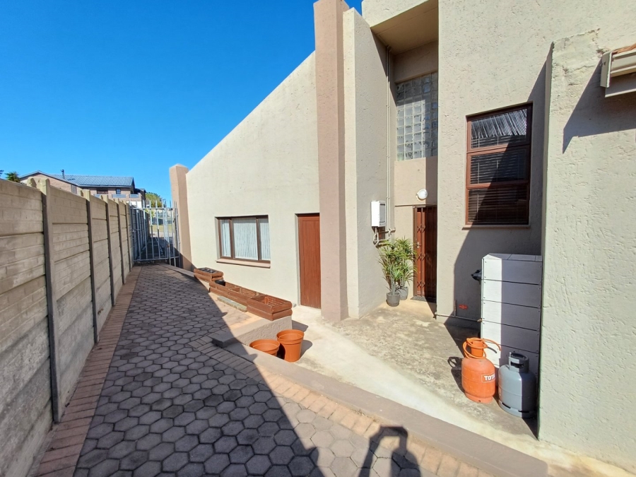 8 Bedroom Property for Sale in Dana Bay Western Cape